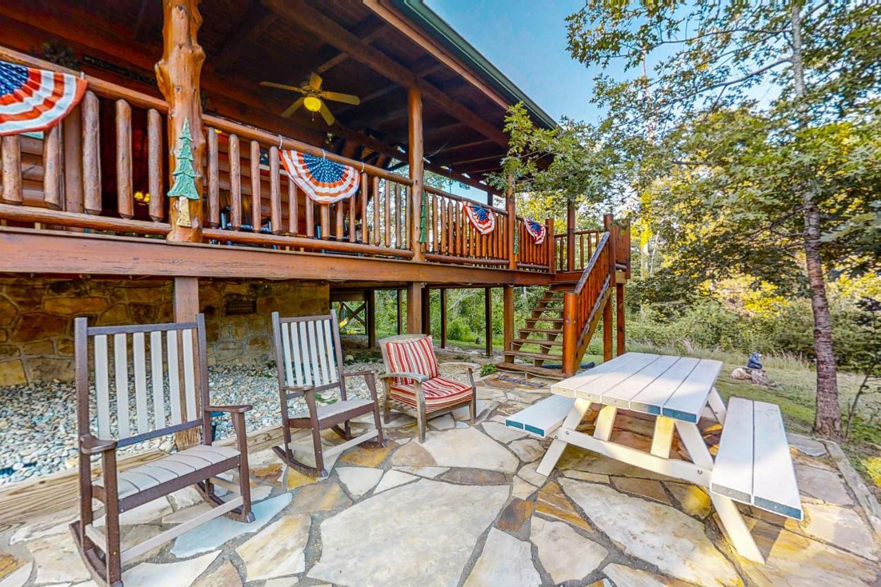 Bear Tracks Villa Pigeon Forge Exterior photo